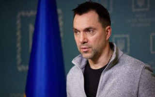 Голые и босые оккупанты: у войск РФ есть проблемы с ресурсами, — Арестович