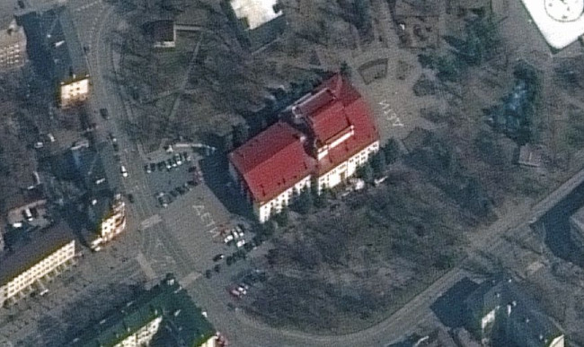 У драмтеатрі Маріуполя могли загинути близько 300 людей, — міськрада