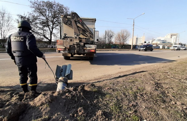 Появилось видео попадания снаряда в толпу людей в Харькове