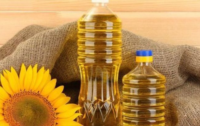 Кабмін скасував обмеження на експорт олії та кукурудзи