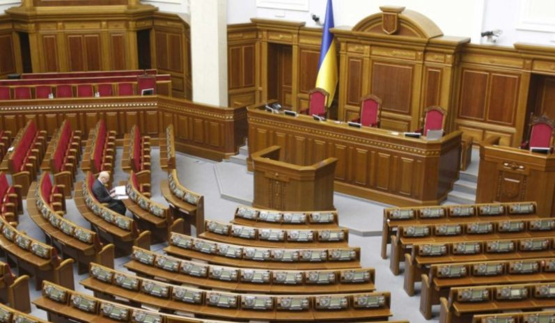 Зарплату народным депутатам будут выплачивать, независимо от их явки на заседания Верховной Рады