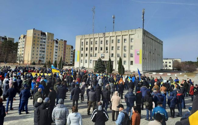 В Славутиче оккупанты пытались разогнать митинг: есть пострадавшие