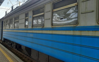 Під обстріл потрапила електричка Шепетівка-Київ: фото