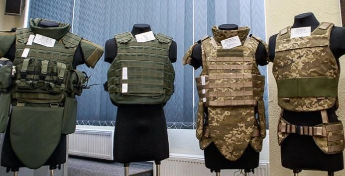 Уряд прирівняв каски та бронежилети до гуманітарної допомоги