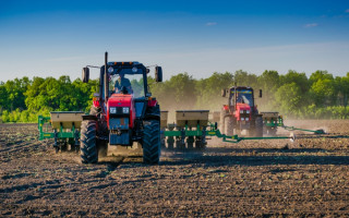 Посівна стартувала вже в 11 регіонах України, — Шмигаль