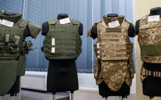 Уряд прирівняв каски та бронежилети до гуманітарної допомоги