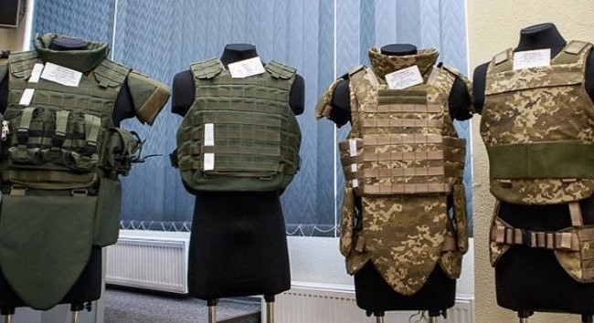 Уряд прирівняв каски та бронежилети до гуманітарної допомоги