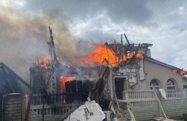 Враг ударил из тяжелой артиллерии по жилым домам в Киевской области, фото