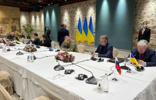 Появилось видео начала переговоров Украины и России