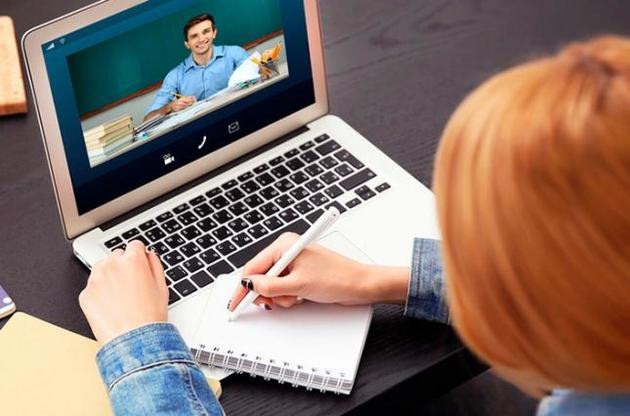 Вимушено переміщені студенти можуть навчатися онлайн в інших університетах: новий список вишів