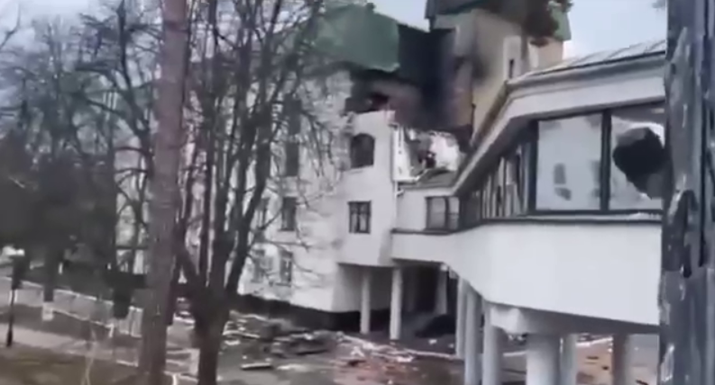 Зруйнований російськими окупантами університет в Ірпені: відео