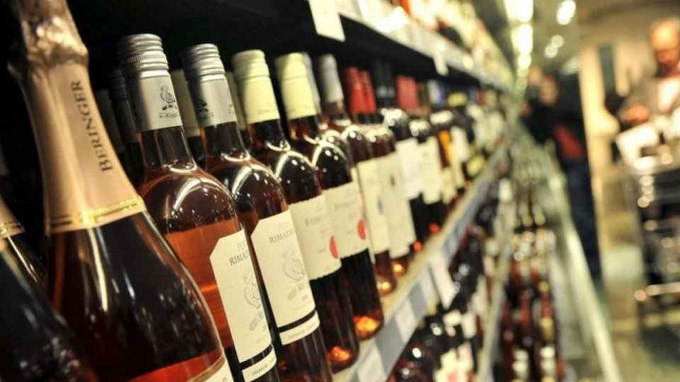 В Киеве с 1 апреля частично разрешат продавать алкоголь
