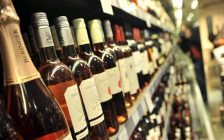 В Киеве с 1 апреля частично разрешат продавать алкоголь