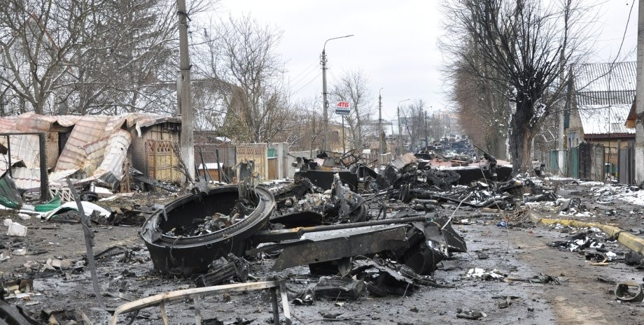 Жителей Бучи просят пока не возвращаться в город, это очень опасно