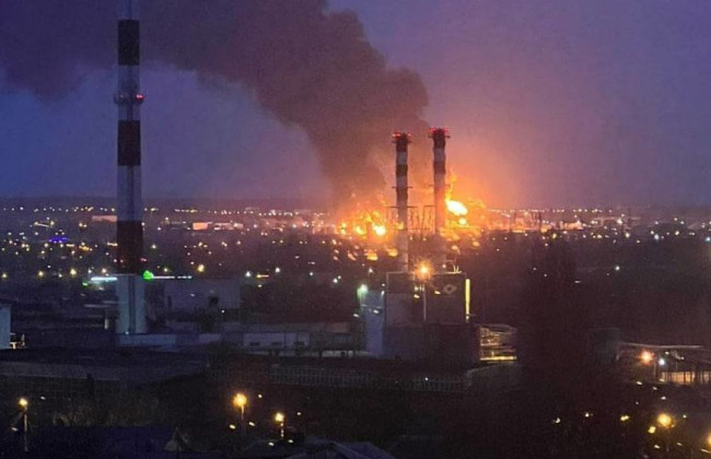 В Белгороде вспыхнул мощный пожар на нефтебазе: фото и видео