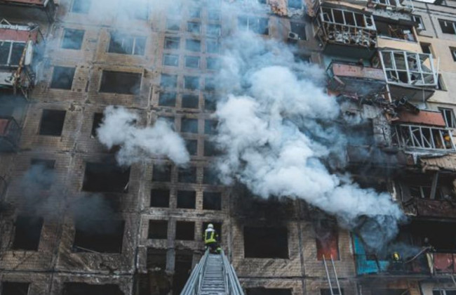 У КМДА повідомили, скільки будинків пошкодили окупанти в Києві