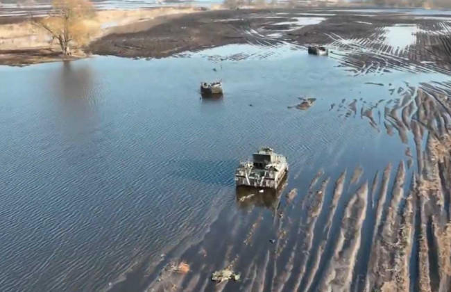 Оккупанты, спасаясь, бросили свою технику у реки Ирпень: видео
