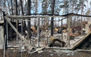 «Здесь жили мои дети»: известный музыкант впервые показал полностью уничтоженный дом под Гостомелем