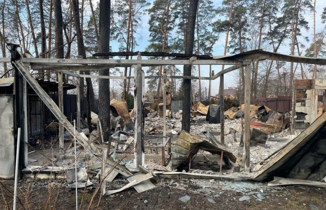 «Здесь жили мои дети»: известный музыкант впервые показал полностью уничтоженный дом под Гостомелем