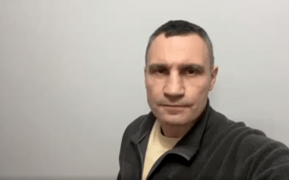 Кличко просит не возвращаться в Киев до конца этой недели