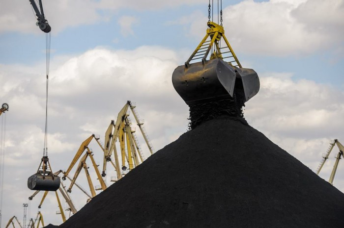 ЕС ограничил импорт угля из РФ и запрещает вход российским кораблям в порты Евросоюза