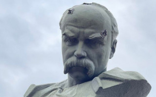 Разрушенные дома и простреленный памятник Шевченко: как сейчас выглядит Бородянка, фото