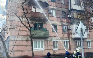 По Северодонецку ударили из артиллерии: пожар возник в 10 многоэтажках