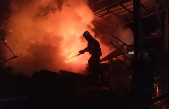 Из-за ракетных обстрелов в Харькове горело здание одного из вузов