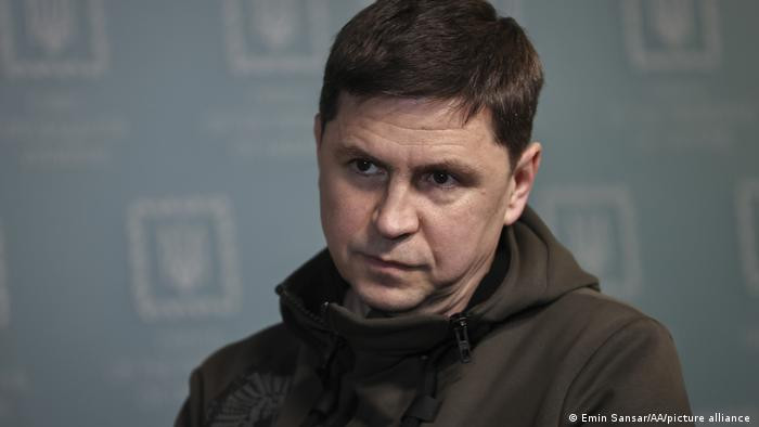 Подоляк вновь призвал западных партнеров предоставить Украине тяжелое вооружение