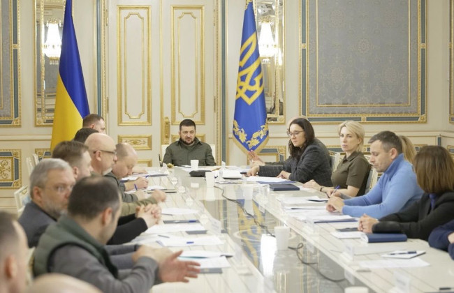 Есть вероятность временного сокращения социальных расходов, начиная с мая: Зеленский провел совещания с Кабмином