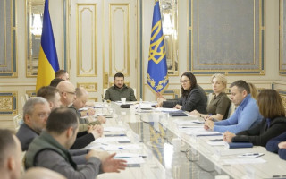 Есть вероятность временного сокращения социальных расходов, начиная с мая: Зеленский провел совещания с Кабмином