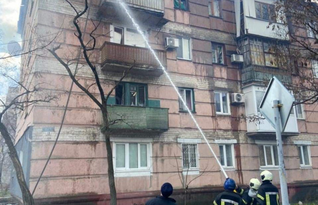 По Северодонецку ударили из артиллерии: пожар возник в 10 многоэтажках