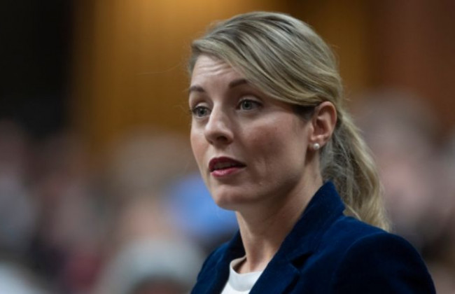 Глава МИД Канады вызвала российского посла, чтобы показать ему фото из Бучи и Ирпеня