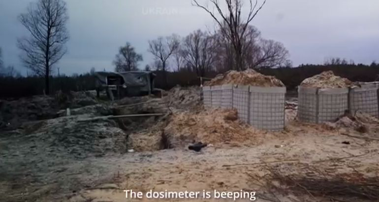 Появилось видео из Рыжего леса, где оккупанты рыли окопы