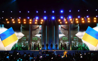 Grammy-2022: Мика Ньютон и Джон Ледженд спели вместе в поддержку Украины, видео