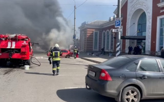 Оккупанты нанесли ракетный удар по железнодорожному вокзалу Краматорска: много погибших и пострадавших, фото