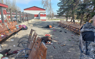 Люди в тяжелом состоянии, без рук и ног: в Краматорске больницы не успевают с количеством раненых