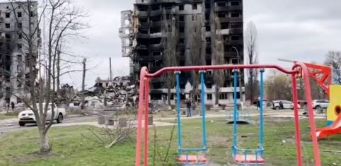 Камень за камнем: спасатели показали начало разборов завалов в Бородянке, видео