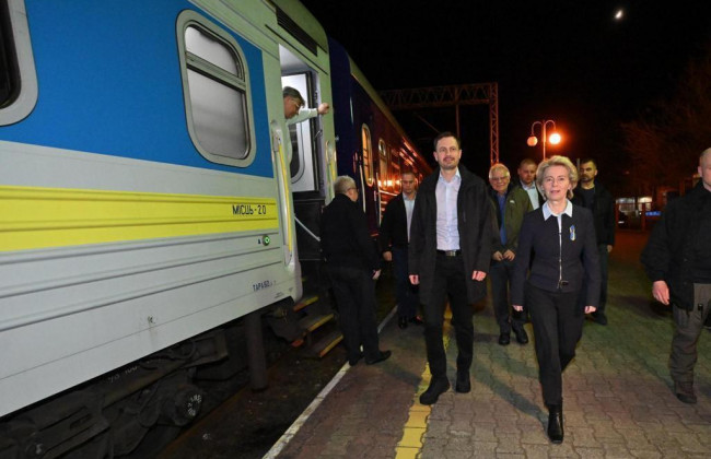 Глава Еврокомиссии выехала на поезде в Киев