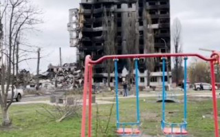 Камень за камнем: спасатели показали начало разборов завалов в Бородянке, видео