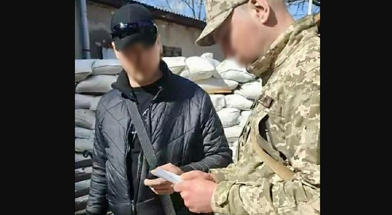 Водій, який у Коломиї на повну гучність слухав музику, отримав повістку від військкомату