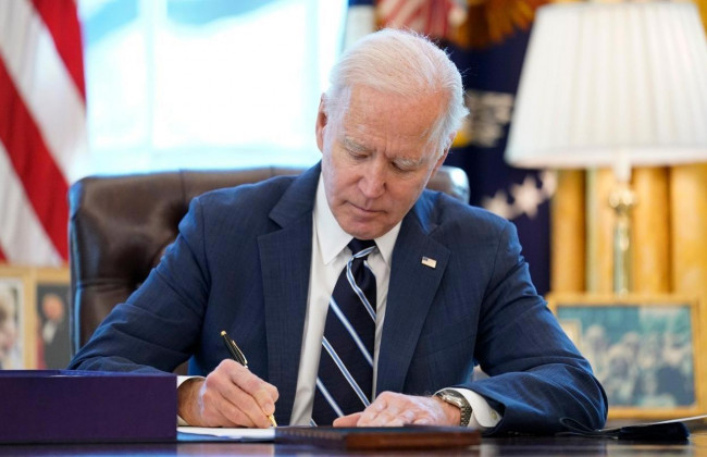 Байден подписал указы о введении новых санкций в отношении РФ и Беларуси