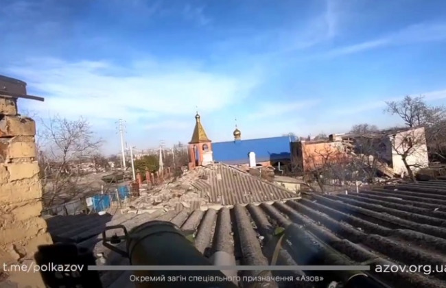 «Азов» б'є влучно в ціль: спецпризначенці у Маріуполі знищили ворожу БМП, відео
