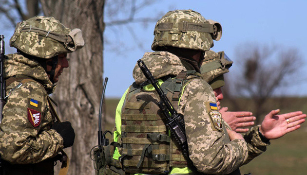 Ворог штурмує Донеччину і переміщує підрозділи на схід: зведення Генштабу