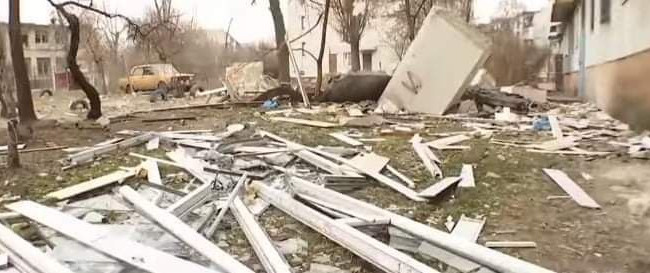 Оккупанты обстреляли многоэтажку в Северодонецке: число жертв уточняется