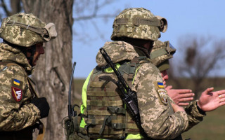Ворог штурмує Донеччину і переміщує підрозділи на схід: зведення Генштабу
