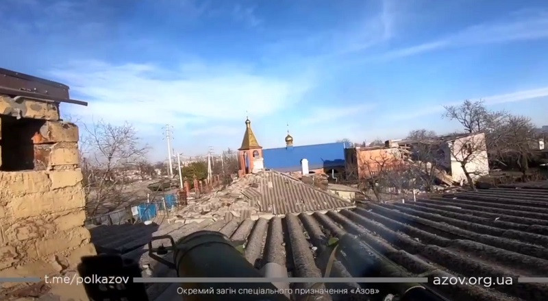 «Азов» б'є влучно в ціль: спецпризначенці у Маріуполі знищили ворожу БМП, відео