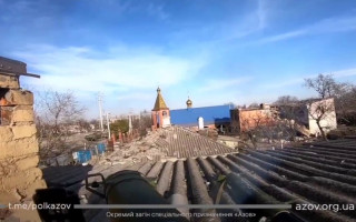 «Азов» б'є влучно в ціль: спецпризначенці у Маріуполі знищили ворожу БМП, відео