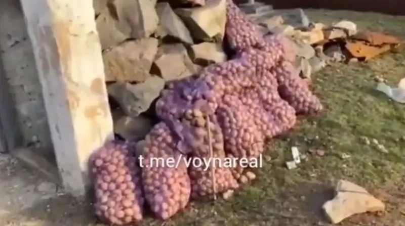 Оккупанты заминировали мешки с картошкой, отступая из украинского села: видео