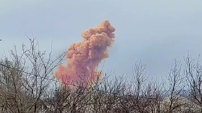 Як горіла азотна кислота у Рубіжному після ворожого обстрілу: відео з дрону